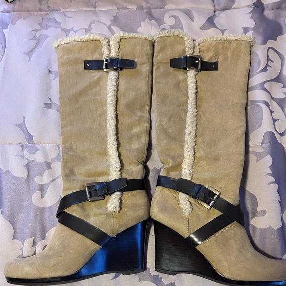 Boots with wedge heel - Picture 2 of 8